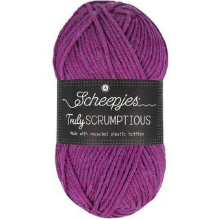 Scheepjes Truly Scrumptious 376 Acai Skål Indhold:50% Genbrugt polyester / 50% Akryl Vægt/længde:100 g = ca. 108 m Anbefalede pinde: 5 mm Strikkefasthed:13 masker x 18 pinde = 10 cm x 10 cm Kan maskinvaskes ved maks 30 grader, tørres fladt.
