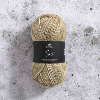 Svarta Fåret Sox 150 g 811 Pistaciemix Indhold: 70 % superwash uld, 30 % polyamid Vægt/længde: 150 g. = ca. 240 meter Anbefalede pinde: 4-5.5 mm Strikkefasthed: 10 x 10 cm = 16 m Vask: Vask ved 40 ℃.