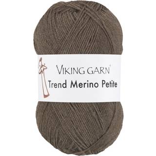 Viking Trend Merino Petite 398 Brun meleret Indhold: 100% Ekstra fin merinould Vægt/længde: 50 gram = ca. 235 meter Anbefalede pinde:3 mm Strikkefasthed:10 cm = 28 m Vask: 30°C ekstra skånsom vask / Brug ikke skyllemiddel/ Tørres fladt.