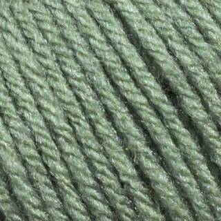 Svarta Fåret Freja 085 Tåge grøn Indhold: 100% Akryl Vægt/længde: 50 g = ca. 130 meter Anbefalede pinde: 4 mm Strikkefasthed: 10 x 10 cm = 20 m Maskinvask skåneprogram max 40°C / Tørres fladt.