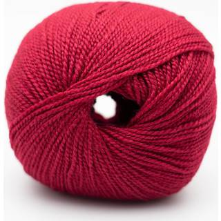 BC Garn Semilla Silkbloom GOTS 012 Mørk Rød Indhold: 75% Uld, 25% Silke Vægt/længde: 50 g = ca. 200 meter Anbefalede Pinde: 2.5 mm Strikkefasthed: 10 x 10 cm = 31 m x 46 p Vask: Maskinvask 30 °C/ Tåler ikke tørretumbling.