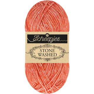 Scheepjes Stone Washed 843 Realger Red Indhold: 78% bomuld, 22% akryl Vægt/længde: 50 g = ca. 130 meter Anbefalede pinde: 3.00 - 3.50 mm Strikkefasthed: 10 x 10 cm = 24 m x 32 p Vask: Vaskes ved 40 grader skånevask.