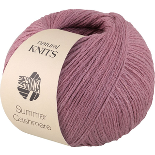 Lana Grossa Summer Cashmere 07 Antik violet Indhold:90% bomuld, 10% kashmir Vægt/længde:50 gram = ca. 210 meter Anbefalede pinde:3.50 - 4.00 mm Strikkefasthed:10 x 10 cm = 23 m x 30 p Vask:Finvask op til 30°C / Tørres fladt.