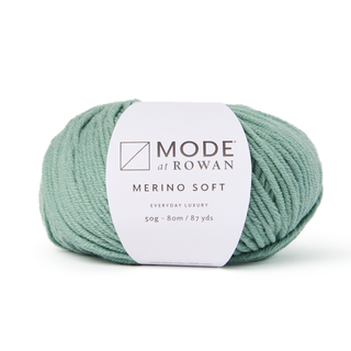 Mode at Rowan Merino Soft 019 Sage Indhold: 100% merinould Vægt/længde: 50 g = ca. 80 meter Anbefalede pinde: 6.00 mm Strikkefasthed: 10 x 10 cm = 16 m x 22 p Vask: Maskinvask ved 40°C / Tørres fladt.