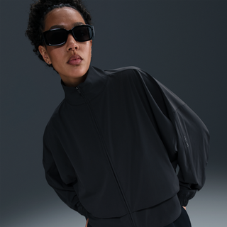Oversized Nike 24.7 PerfectStretch Dri-FIT-jakke med fuld lynlås til kvinder - sort - XS (EU 32-34)