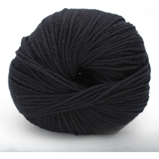 Kremke The Merry Merino 110 GOTS 31 Schwarz Indhold: 100% merinould Vægt/længde: 50 g = ca. 110 m Anbefalede pinde: 4-5 mm Strikkefasthed: 10 cm = 18 m Vask: Forsigtig maskinvask.