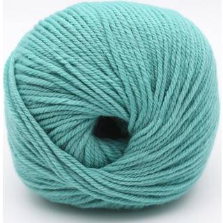 Kremke The Merry Merino 110 GOTS 19 Light Teal Indhold: 100% merinould Vægt/længde: 50 g = ca. 110 m Anbefalede pinde: 4-5 mm Strikkefasthed: 10 cm = 18 m Vask: Forsigtig maskinvask.