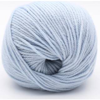 Kremke The Merry Merino 110 GOTS 21 Baby Blue Indhold: 100% merinould Vægt/længde: 50 g = ca. 110 m Anbefalede pinde: 4-5 mm Strikkefasthed: 10 cm = 18 m Vask: Forsigtig maskinvask.