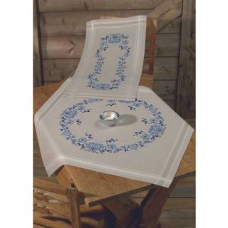 Broderikit Blå 80 x 80 cm Færdigmonteret dug i elegant blå Præcise dimensioner: 80x80 cm Intrikat design med flere stingtyper Naturfarvet, påtegnet halvlærred Billede viser harmonisk blå mønster.