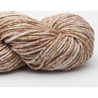 Erika Knight Studio Linen Print 002 Caramel Indhold: 85% Viskose, 15% hør Vægt/længde: 50 g = ca. 120 meter Anbefalede pinde: 3½ - 4 mm Strikkefasthed: 10 cm = 21 m Kan vaskes på maskine, maks. 30ºC / Tørres fladt.