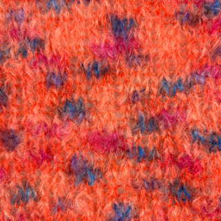 Permin Bella Color 85 Koral Indhold: 75% kid mohair, 20% uld, 5% polyamid Vægt/længde: 50 g = ca. 145 meter Anbefalede pinde: 6.00 mm Strikkefasthed: 10 x 10 cm = 14 m x 22 p Vask: Håndvask, max 30ºC.