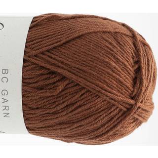 BC Garn Summer in Kashmir GOTS 10 Brun Indhold: 90% Bomuld, 10% Cashmere Vægt/længde: 50 g = ca. 165 meter Anbefalede Pinde: 2.5-3.5 mm Strikkefasthed: 10x10 cm = 24 m x 32 p Vask: Håndvask / Tåler ikke tørretumbling.
