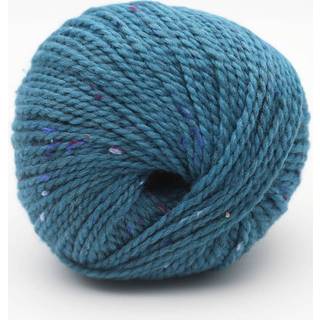 BC Garn Hamelton Tweed 2 GOTS 04 Blå Indhold: 90% Uld, 10% Viskose Vægt/længde: 50 g = ca. 60 meter Anbefalede Pinde: 6-8 mm Strikkefasthed: 10x10 cm = 12 m x 17 p Vask: Håndvask / Tåler ikke tørretumbling.