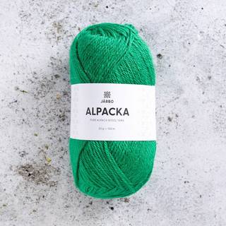 Järbo Alpacka 12 Green grass Indhold: 100% alpaca Vægt/længde: 50 g = ca. 100 meter Anbefalede pinde:4 mm Strikkefasthed: 10 x 10 cm = 21 m x 28 p Vask:Håndvask.