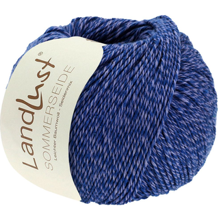 Lana Grossa Landlust Sommerseide 56 Royal Indhold: 50% silke, 50% bomuld Vægt/længde: 50 g = ca. 170 meter Anbefalede pinde: 3.50-4.00 mm Strikkefasthed: 10 x 10 cm = 22 masker x 30 rækker Vask: Vaskes i hånden / Tåler ikke tørretumbling / Tørres fladt.