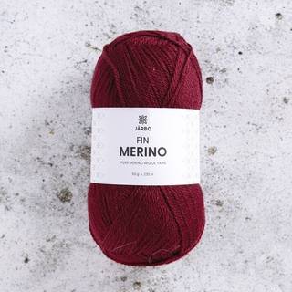 Järbo Fin Merino 24 Red winery Indhold: 100% ubehandlet merinould Vægt/længde: 50 g = ca. 235 meter Anbefalede pinde: 2-3 mm Strikkefasthed: 10 x 10 cm = 28-30 m x 38-40 p Vask:Håndvask.