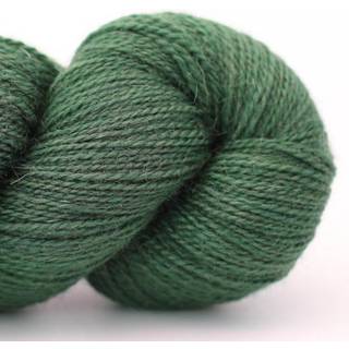 Erika Knight Moorland Mohair 10 Sherwood Green Indhold: 80% uld (Blue Faced Leicester), 20% mohair Vægt/Længde: 100 g = ca. 420 meter Anbefalede pinde: 2-3 mm Strikkefasthed: 10 cm = 32 m Vask: Håndvask.