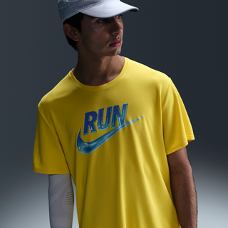 Kortærmet Nike Miler Run Energy Dri-FIT-løbetrøje til mænd - gul