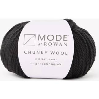 Mode at Rowan Chunky Wool 010 Smoke Indhold: 100% uld Vægt/længde: 100 g = ca. 100 meter Anbefalede pinde: 7.00 mm Strikkefasthed: 10 x 10 cm = 13 m x 16 p Vask: Vaskes i hånden / Tørres fladt.