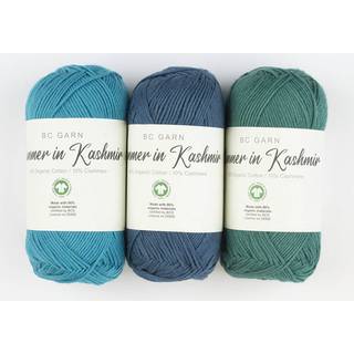 BC Garn Summer in Kashmir GOTS 01 Naturlig hvid Indhold: 90% Bomuld, 10% Cashmere Vægt/længde: 50 g = ca. 165 meter Anbefalede Pinde: 2.5-3.5 mm Strikkefasthed: 10x10 cm = 24 m x 32 p Vask: Håndvask / Tåler ikke tørretumbling.
