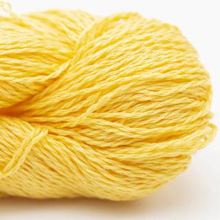 BC Garn Luxor Mercerised Cotton bmz22 Solgul Indhold: 100% Bomuld Vægt/længde: 50 g = ca. 200 meter Anbefalede Pinde: 2-3 mm Strikkefasthed: 10x10 cm = 24 m x 32 p Vask: 40 °C/ Tåler ikke tørretumbling.