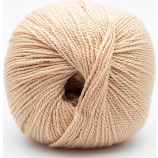 BC Garn Semilla Silkbloom GOTS 004 Vanilje Indhold: 75% Uld, 25% Silke Vægt/længde: 50 g = ca. 200 meter Anbefalede Pinde: 2.5 mm Strikkefasthed: 10 x 10 cm = 31 m x 46 p Vask: Maskinvask 30 °C/ Tåler ikke tørretumbling.