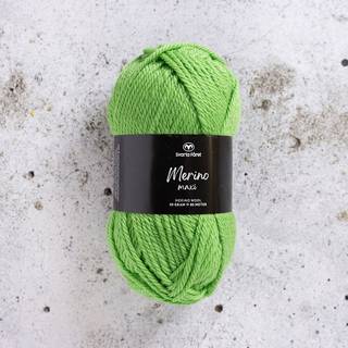 Svarta Fåret Merino Maxi 13 Grøn parakit Indhold: 100% Merinould Vægt/længde: 50 g = ca. 80 meter Anbefalede pinde: 4.5-5.5 mm Strikkefasthed: 10 x 10 cm = 16-18 m x 22-24 p Anbefalede hæklenåle: 5 mm Hæklefasthed: 10 x 10 cm = 14 fm x 17 r Vask: Håndvask, lunkent vand.