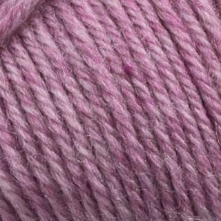 Svarta Fåret Ulrika 040 Skiftende rosa Indhold: 100% Uld (superwash) Vægt/længde: 50 gram = ca. 100 meter Anbefalede pinde: 4 mm Strikkefasthed: 10 cm = 20 m Kan vaskes på maskine, finvask ved 30ºC / Tørres fladt.