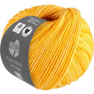 Lana Grossa Cool Wool Vintage 76 Gul Indhold: 100% ren ny merinould Vægt/Længde: 50 g = ca. 160 meter Anbefalede pinde: 3.00-3.50 mm Strikkefasthed: 10 x 10 cm = 24 m x 34 p Vask:Finvask 30º/ Tørres fladt.