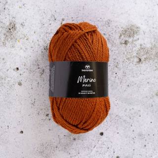 Svarta Fåret Merino Maxi 19 Mammut Indhold: 100% Merinould Vægt/længde: 50 g = ca. 80 meter Anbefalede pinde: 4.5-5.5 mm Strikkefasthed: 10 x 10 cm = 16-18 m x 22-24 p Anbefalede hæklenåle: 5 mm Hæklefasthed: 10 x 10 cm = 14 fm x 17 r Vask: Håndvask, lunkent vand.