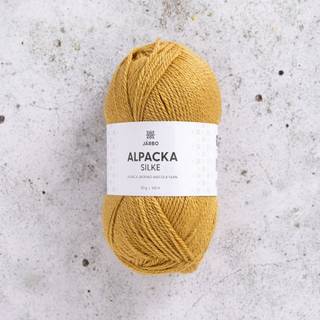 Järbo Alpacka Silke 17 Gold bullion Indhold: 45% baby alpaca, 40% merinould, 15% silke Vægt/længde: 50 g = ca. 165 meter Anbefalede pinde: 3.5 mm Strikkefasthed: 10 x 10 cm = 24 m x 32 p Vask:Håndvask.