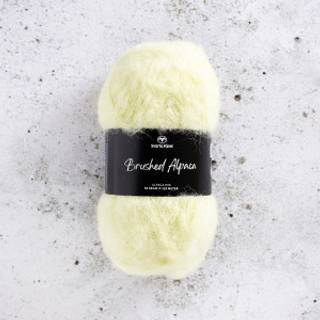 Svarta Fåret Brushed Alpaca 005 Citronsorbet Indhold: 91% alpaca, 9% nylon Vægt/længde: 50 g = ca. 110 meter Anbefalede pinde: 6 mm Strikkefasthed: 10 x 10 cm = 12-18 m x 18-24 p Vask:Håndvask.