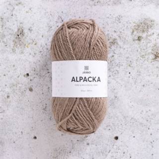 Järbo Alpacka 06 Beige latte Indhold: 100% alpaca Vægt/længde: 50 g = ca. 100 meter Anbefalede pinde:4 mm Strikkefasthed: 10 x 10 cm = 21 m x 28 p Vask:Håndvask.
