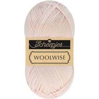Scheepjes Woolwise 719 Blød koralfarvet Indhold: 100% genanvendt Superwash merinould Vægt/længde: 100 g = ca. 200 meter Anbefalede pinde: 4 mm Strikkefasthed: 10 x 10 cm = 22 m x 30 p Vask: Maskinvask / Tåler ikke tørretumbling / Brug aldrig skyllemiddel.