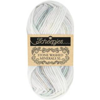 Scheepjes Stone Washed Minerals XL 913 Malachite Vale Indhold: 70% bomuld, 30% akryl Vægt/længde: 50g = ca. 75 m Strikkepinde: 5.00 mm Strikkefasthed: 10 x 10 cm = 14 masker x 19 rækker Vask: Maskinvask 40°C.