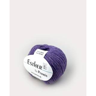 Permin Esther 45 Mørk lilla Indhold: 55% Uld, 45% Bomuld Vægt/længde: 50 g = ca. 230 meter Anbefalede pinde: 3 mm Strikkefasthed: 10 x 10 cm = 26 m x 36 p Uldvask, max 30ºC ".