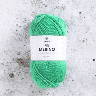 Järbo Fin Merino 12 Green lichen Indhold: 100% ubehandlet merinould Vægt/længde: 50 g = ca. 235 meter Anbefalede pinde: 2-3 mm Strikkefasthed: 10 x 10 cm = 28-30 m x 38-40 p Vask:Håndvask.