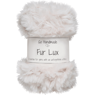 Go Handmade Fur Lux 17693 Beige Indhold: 100% polyester Vægt/længde: 50 g = ca. 27 m Anbefalede pinde: 6-10 mm Strikkefasthed: 10 cm = 12 m Vask: Maskinvask 40 ºC / Tåler ikke tørretumbling.