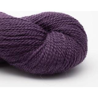 BC Garn Babyalpaca 10/2 RAS 13 Aubergine RAS Indhold: 100% Alpaca Vægt/længde: 50 g. = ca. 250 meter Anbefalede pinde: 2.5-4mm Strikkefasthed: 10 x 10 cm = 31 m x 42 r Vask: Håndvask/ Tåler ikke tørretumbling.