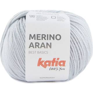 Katia Merino Aran 098 Blågrå Indhold: 52% superwash merinould, 48% akryl Vægt/længde: 100 g = ca. 155 meter Anbefalede pinde: 4.5-5.5 mm Strikkefasthed: 10 x 10 cm = 16 m x 20 p Vask: Finvask 30℃ / Kan tørretumbles.