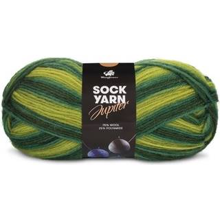 Mayflower Sock Yarn Universe Jupiter 06 Oliven/Lime/Grangrøn/Mørkegrøn Indhold: 75% Superwash uld, 25% Polyamid Vægt/længde: 50 gram = ca. 210 meter Anbefalede pinde: 2.50-3.00 mm Strikkefasthed: 10 x 10 cm = 28 m x 42 rk Finvask eller uldvask 40°C / Tørres fladt.