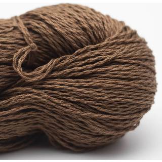 BC Garn Luxor Mercerised Cotton bmz7 Mælkechokoladebrun Indhold: 100% Bomuld Vægt/længde: 50 g = ca. 200 meter Anbefalede Pinde: 2-3 mm Strikkefasthed: 10x10 cm = 24 m x 32 p Vask: 40 °C/ Tåler ikke tørretumbling.
