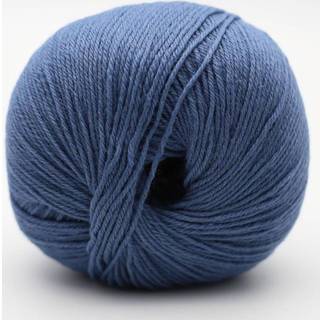 Kremke The Merry Merino 220 GOTS 24 Jeansblau Indhold: 100% økologisk merinould Vægt/længde: 50 g = ca. 220 m Anbefalede pinde: 2.5-3.5 mm Strikkefasthed: 10 cm = 28 m Vask: Finvask30ºC.
