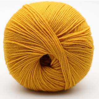 Kremke The Merry Merino 220 GOTS 13 Gold Indhold: 100% økologisk merinould Vægt/længde: 50 g = ca. 220 m Anbefalede pinde: 2.5-3.5 mm Strikkefasthed: 10 cm = 28 m Vask: Finvask30ºC.