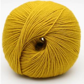 Kremke The Merry Merino 220 GOTS 14 Messing Indhold: 100% økologisk merinould Vægt/længde: 50 g = ca. 220 m Anbefalede pinde: 2.5-3.5 mm Strikkefasthed: 10 cm = 28 m Vask: Finvask30ºC.