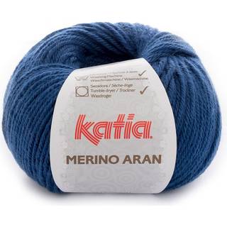 Katia Merino Aran 057 Natblå Indhold: 52% superwash merinould, 48% akryl Vægt/længde: 100 g = ca. 155 meter Anbefalede pinde: 4.5-5.5 mm Strikkefasthed: 10 x 10 cm = 16 m x 20 p Vask: Finvask 30℃ / Kan tørretumbles.