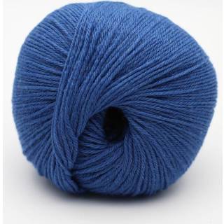 Kremke The Merry Merino 220 GOTS 25 Tintenblau Indhold: 100% økologisk merinould Vægt/længde: 50 g = ca. 220 m Anbefalede pinde: 2.5-3.5 mm Strikkefasthed: 10 cm = 28 m Vask: Finvask30ºC.