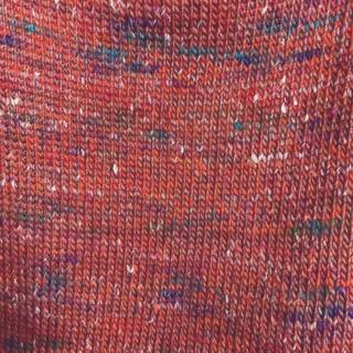 Permin Kamelia 880530 Brændt orange Indhold: 67% Uld, 20% Fin alpaka, 5% Silke, 6% Akryl, 2% Viskose Vægt/længde: 50 g = ca. 90 m Anbefalede pinde: 6 mm Strikkefasthed: 10 x 10 cm = 14 m x 22 p Håndvask / Tørres fladt.