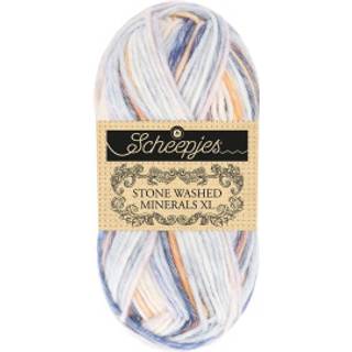 Scheepjes Stone Washed Minerals XL 919 Cobalt Copper Indhold: 70% bomuld, 30% akryl Vægt/længde: 50g = ca. 75 m Strikkepinde: 5.00 mm Strikkefasthed: 10 x 10 cm = 14 masker x 19 rækker Vask: Maskinvask 40°C.