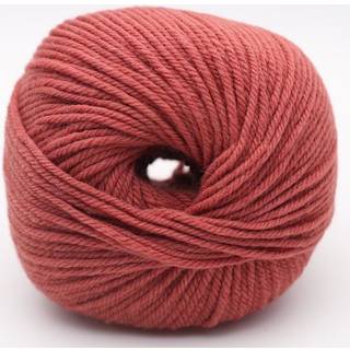 Kremke The Merry Merino 110 GOTS 05 Marsala Indhold: 100% merinould Vægt/længde: 50 g = ca. 110 m Anbefalede pinde: 4-5 mm Strikkefasthed: 10 cm = 18 m Vask: Forsigtig maskinvask.